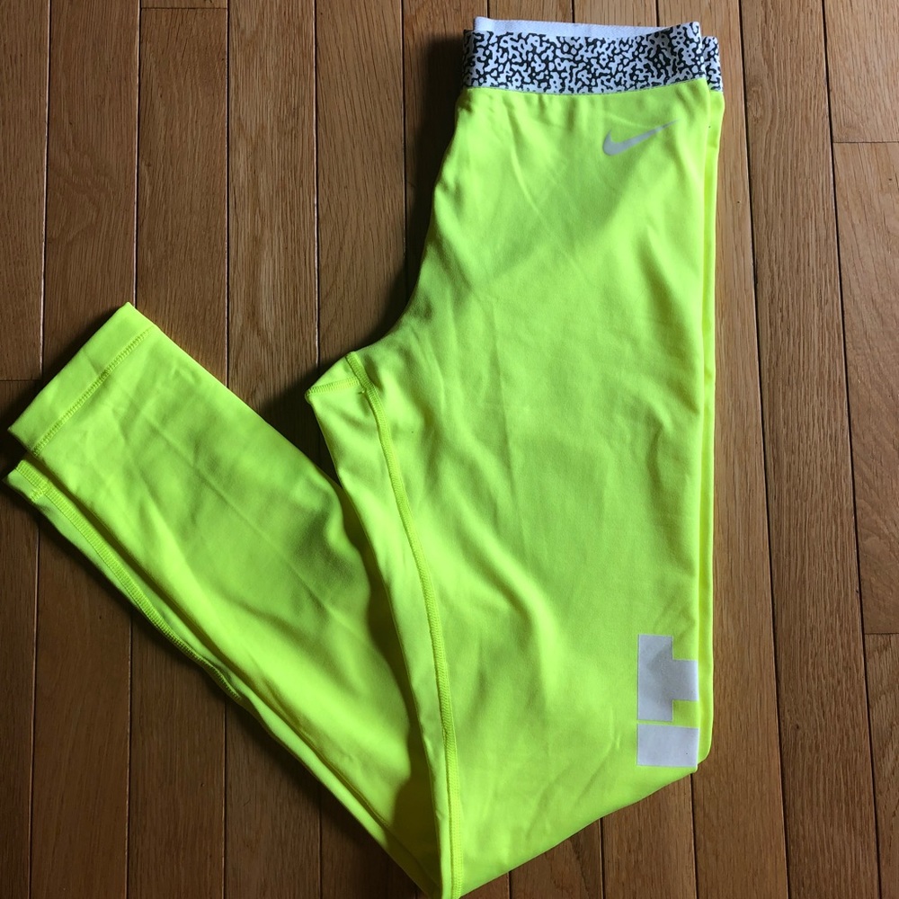 NWOT Nike Pro Fleece Lined Leggings